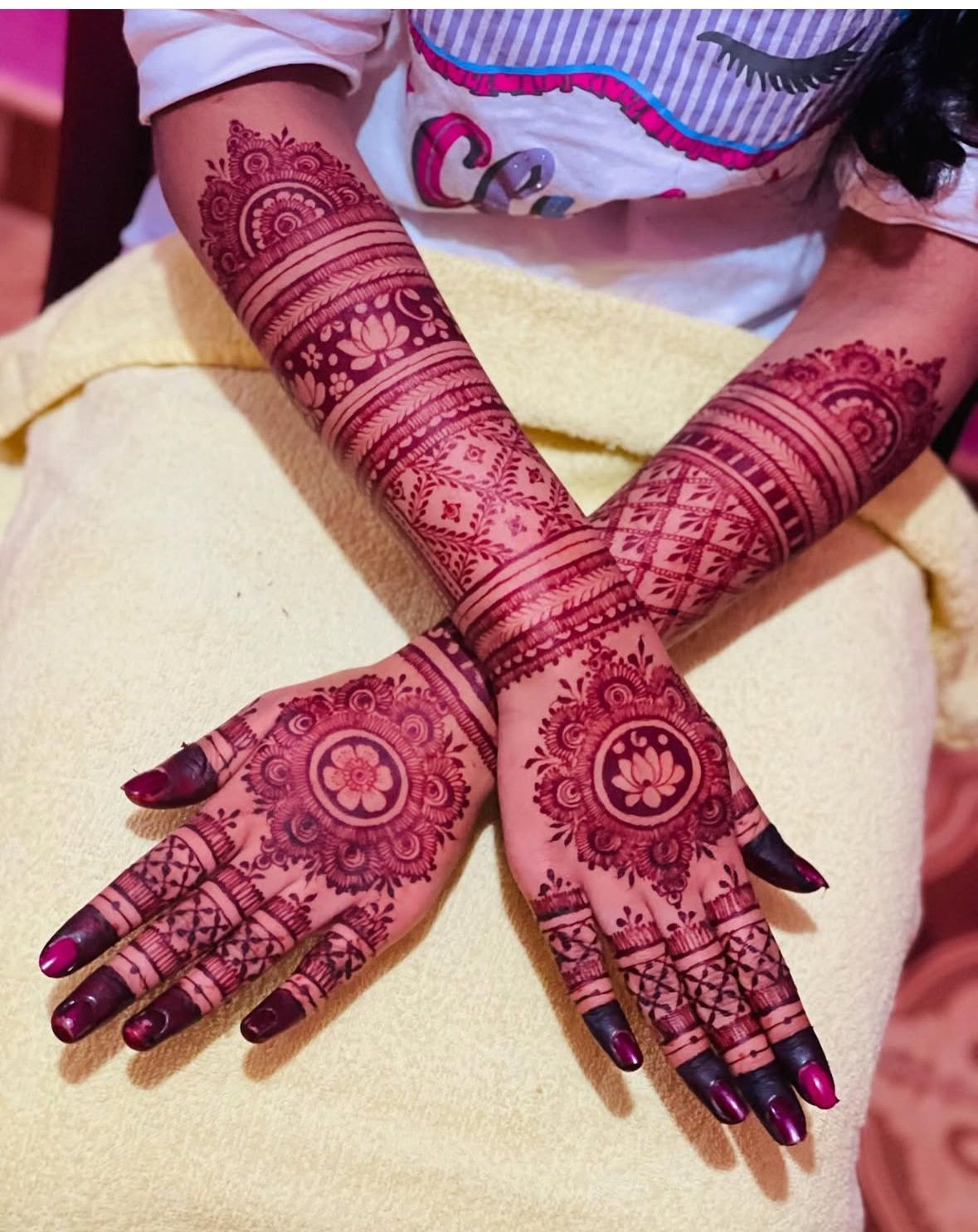 Kids Mehendi design with simple and fun patterns.